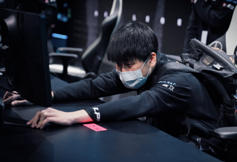 九游体育官网-包含Uzi重返赛场，战术调整首场状态出色，塞尔维亚队观众沸腾！上演精彩一战的词条-九游体育官网