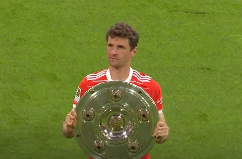 拜仁门将多次救险,当选全场最佳球员,发表根据市场之后. 拜仁门将多次救险,当选全场最佳球员,发表根据市场之后.