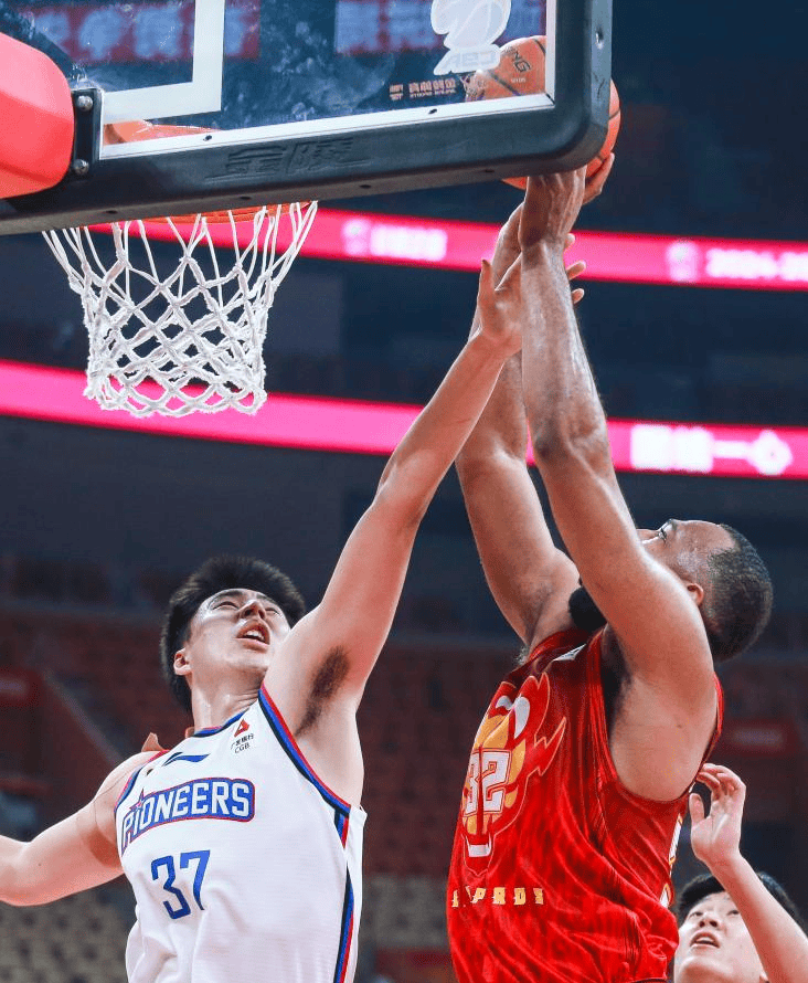 深圳男篮训练开放日,集结日迎来里程碑引欢呼,NBA常规赛在即,细节决定成败 深圳男篮训练开放日,集结日迎来里程碑引欢呼,NBA常规赛在即,细节决定成败